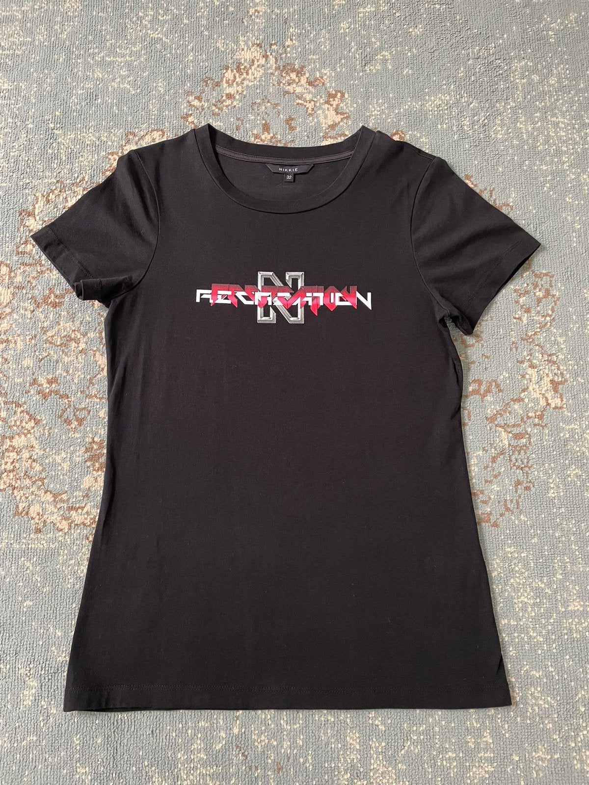 Nikki shirt, zwart, maat 32. Rook- en huisdiervrij huis., Zwart, Ophalen of Verzenden, Zo goed als nieuw, Korte mouw
