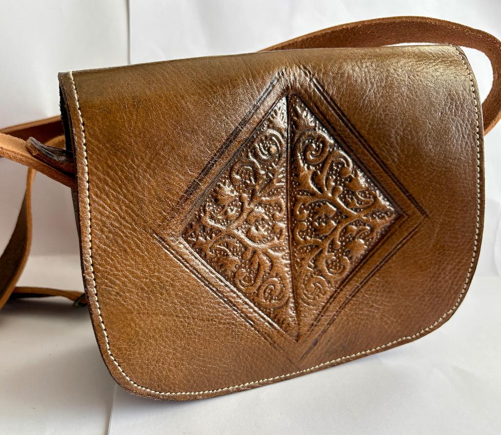 lederen bruine tasje leer schoudertas crossbody print, Verzenden, Gebruikt, Bruin, Schoudertasje