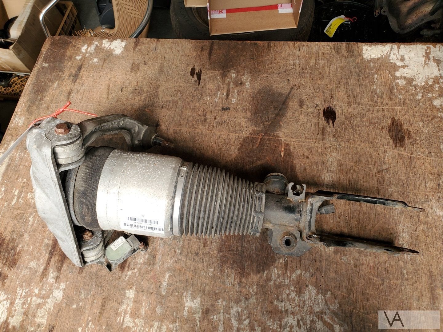 VW Touareg 2002 - 2010 veerpoot linksvoor luchtvering €150, Gebruikt, -, Volkswagen, -