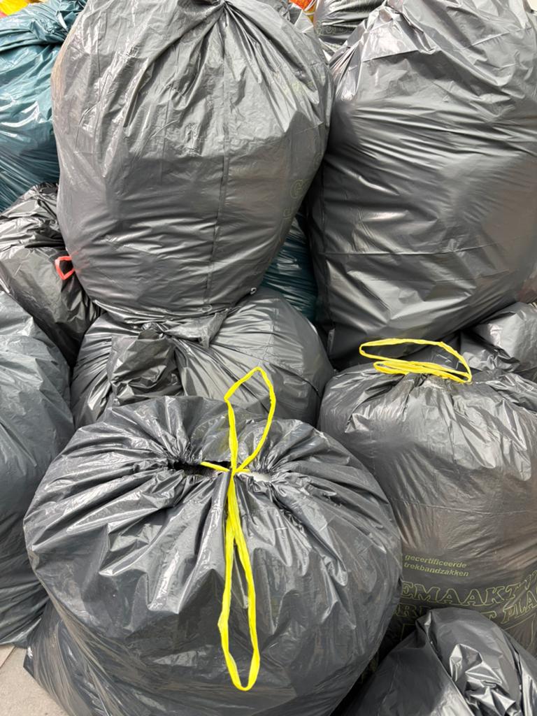 Grote partij diverse kleding ca. 1500 kg, Ophalen, Gedragen