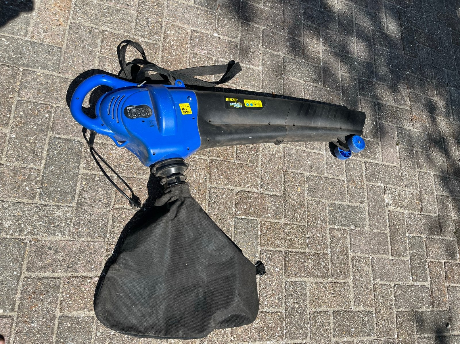 Elektrische bladblazer/zuiger - Kinzo 2400W, Ophalen, Gebruikt, Handgedragen, Met opvangzak