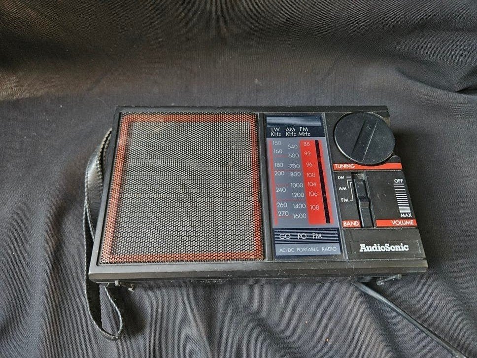 Audiosonic AC/DC Draagbare Radio - Vintage Model, Ophalen of Verzenden, Gebruikt, Radio