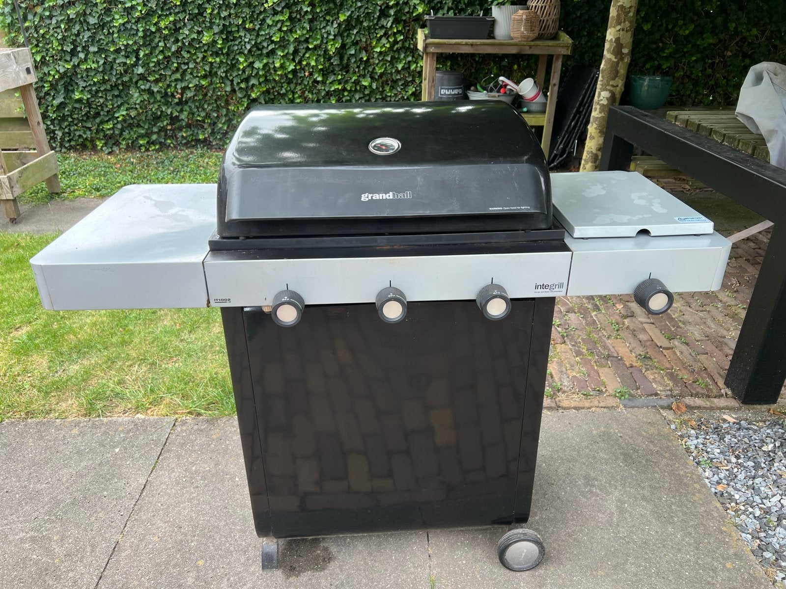 Grand Hall Integrill Gasbarbecue met zijbrander, Ophalen, Gebruikt