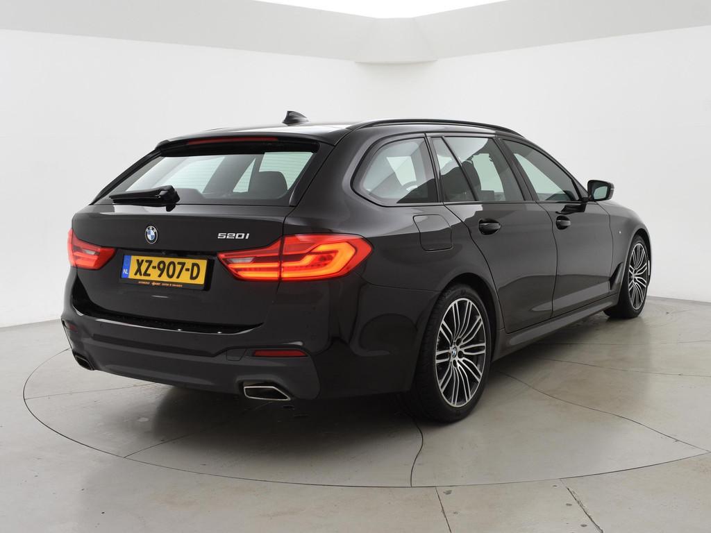 BMW 5-serie Touring 520i 184 PK M-SPORT H.E AUT. *ALMANDINBR, Auto's, Automaat, 1998 cc, Achterwielaandrijving, 4 cilinders