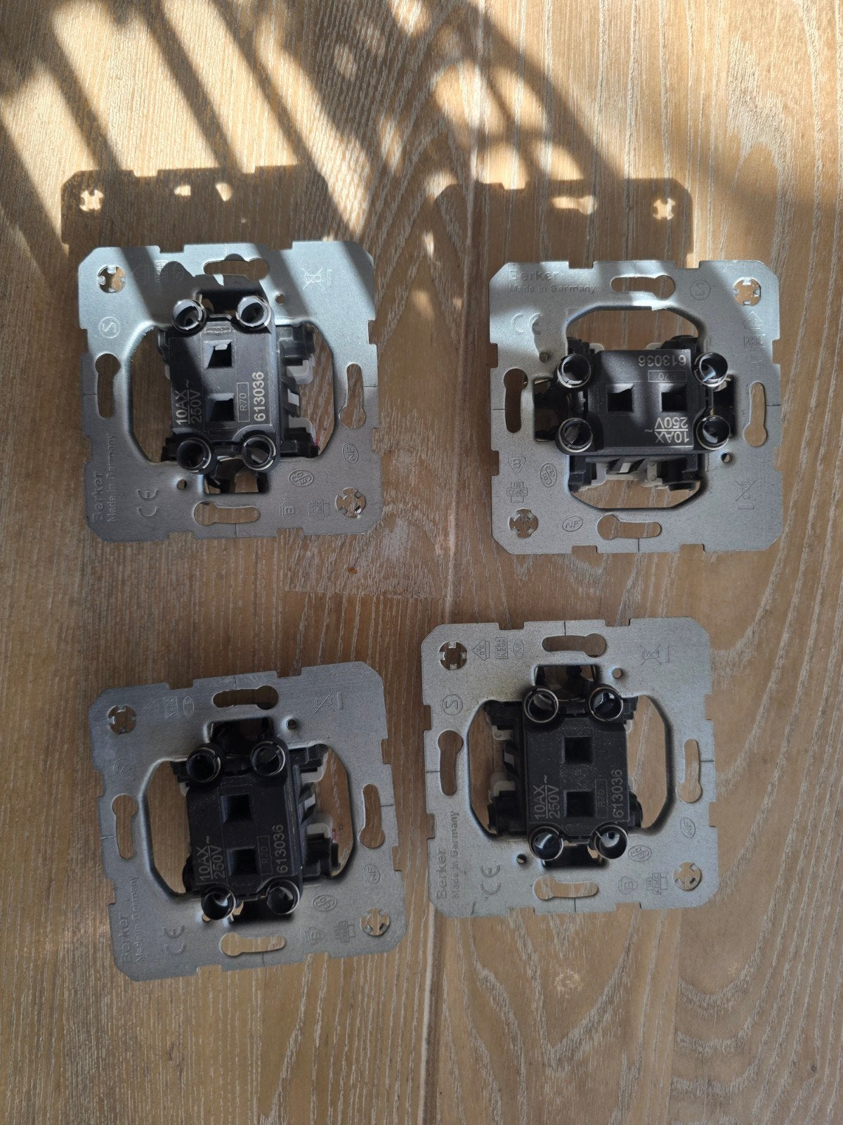 Berker Schakelaar 10AX 250V - Made in Germany, Doe-het-zelf en Verbouw, Ophalen of Verzenden, Gebruikt, Berker, Schakelaar
