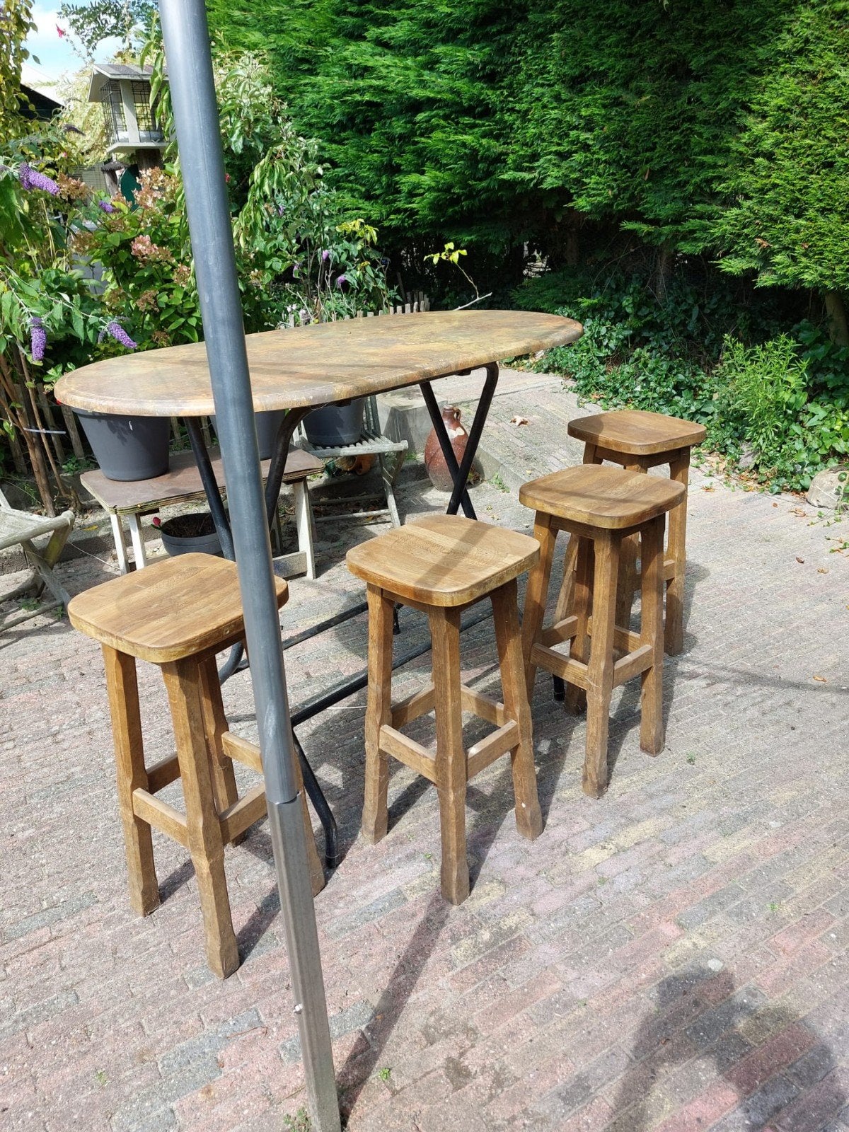 Vintage bistro statafel met 4 eikenhouten barkrukken, Tuin en Terras, Ophalen, Gebruikt, Ovaal, Hout