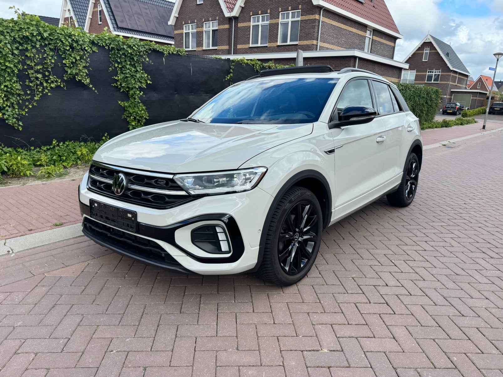 Volkwagen T-Roc 1.5 3xR-line Pano Beats Keyless Cam Black P, Auto's, Automaat, 150 pk, Lichtsensor, Bedrijf