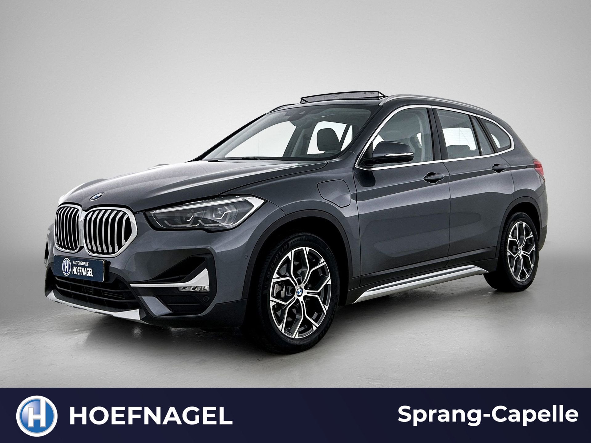 BMW X1 XDrive25e xLine | Panodak | Camera | Stoelverwarming, Auto's, 8 kWh, 125 pk, Gebruikt, Leder en Stof