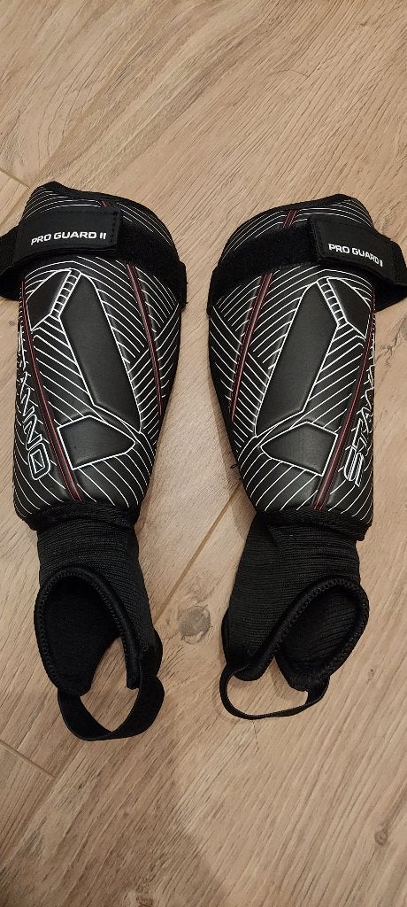 Nieuwe scheenbeschermers Stanno Pro Guard maat 110/128, Maat XS of kleiner, Ophalen of Verzenden, Nieuw, Overige typen