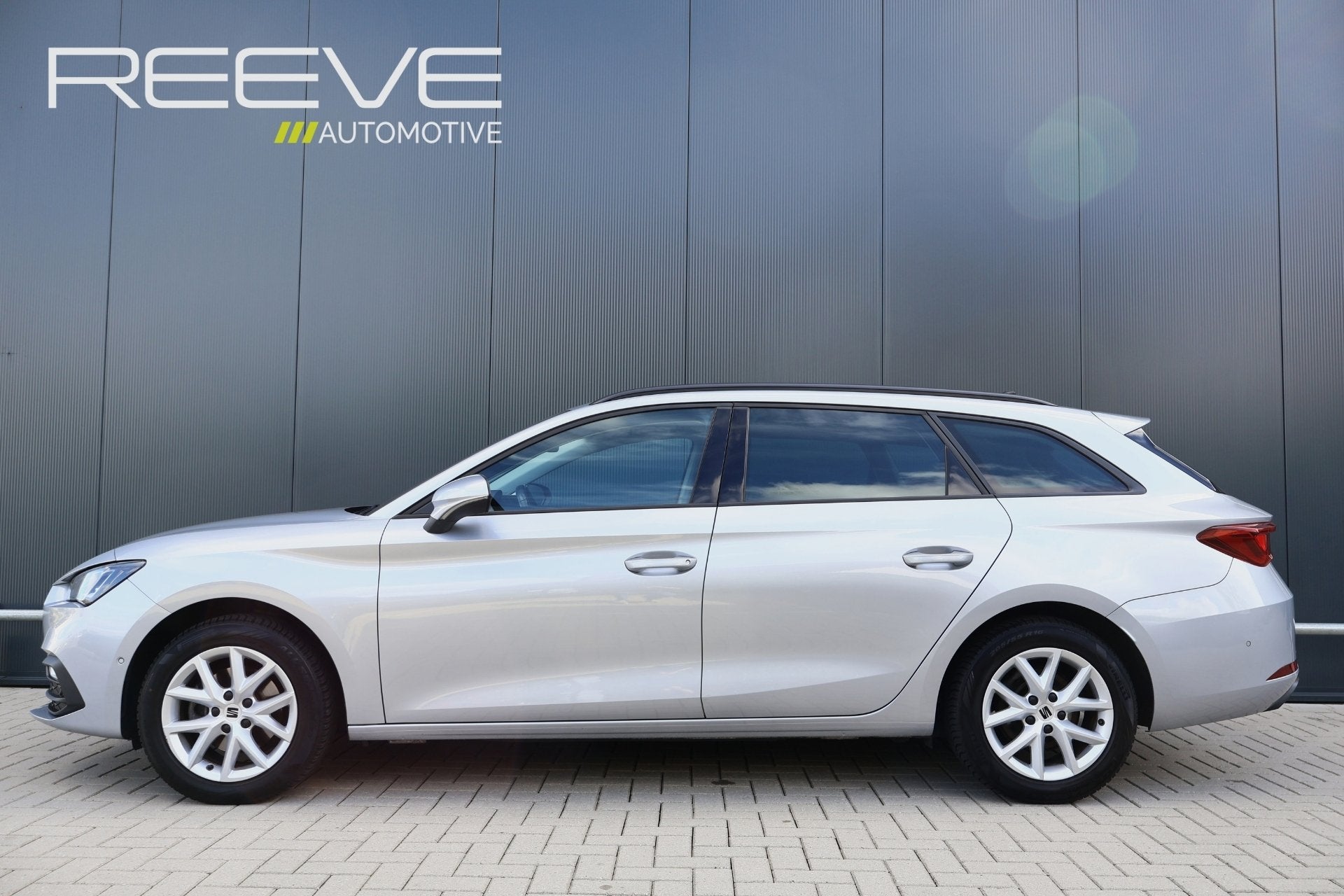 SEAT Leon Sportstourer 1.0 TSI Style Business Intense | Wegk, Auto's, Stof, Gebruikt, Met garantie (alle), Leon