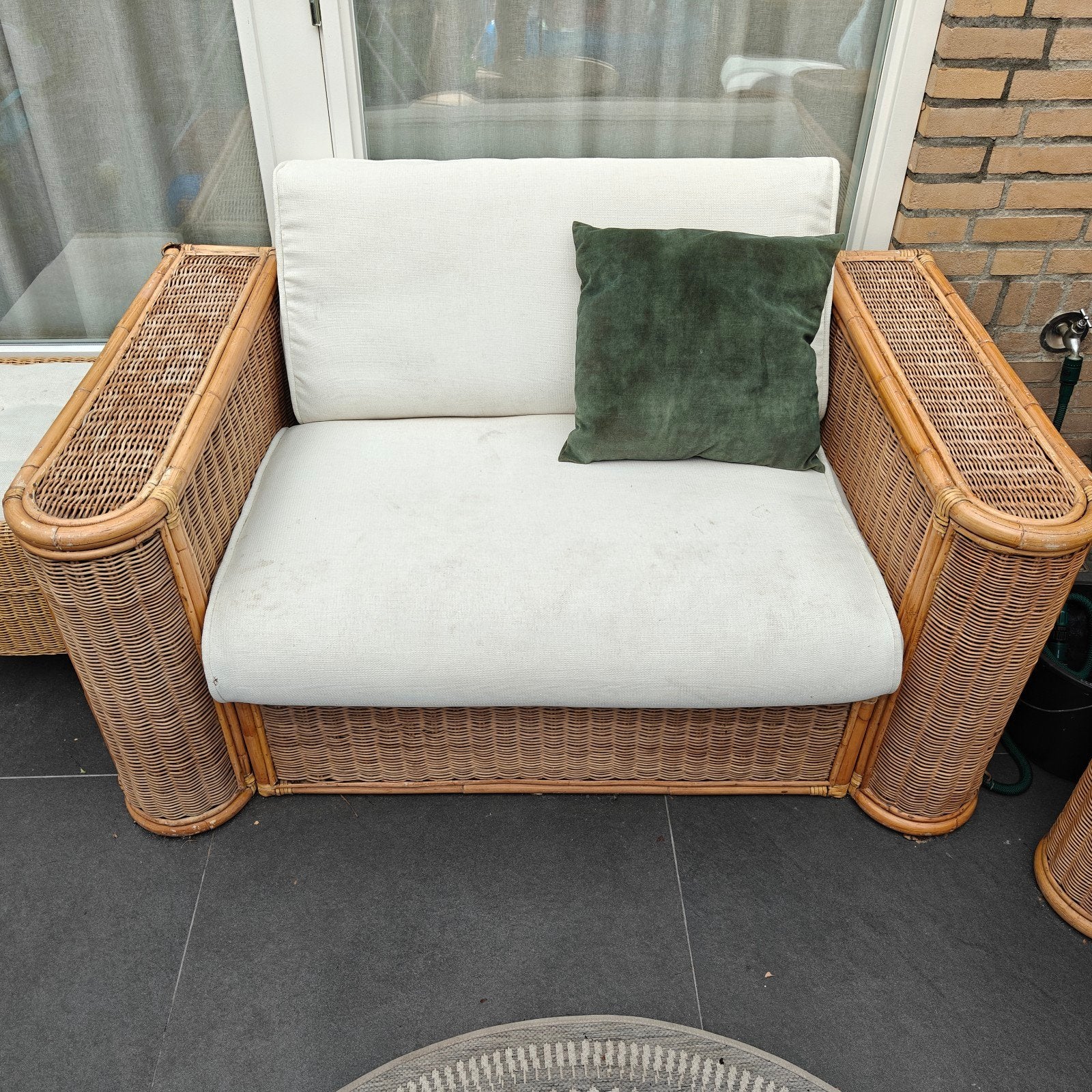 Jan des Bouvrie rotan tuinset - 2 banken, tafel en hocker, Tuin en Terras, Ophalen, 5 zitplaatsen, Gebruikt, Rotan