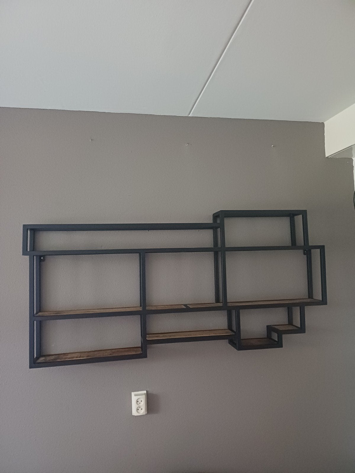 Industrieel wandrek met houten planken., Ophalen of Verzenden, Gebruikt