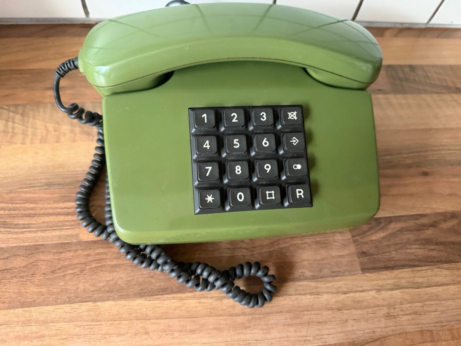 Vintage retro Druktoetstelefoon Jaren '70 - Olijfgroen, Telecommunicatie, Vaste telefoons | Niet Draadloos, Ophalen of Verzenden