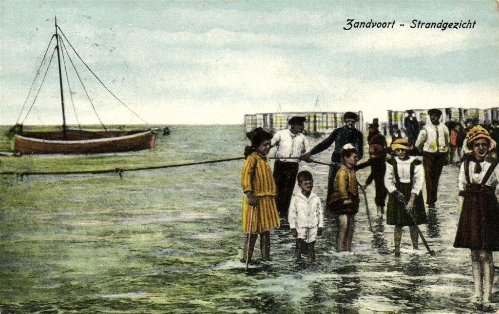 Zandvoort - Strandgezicht - volk boot - 1935 gelopen, Ophalen of Verzenden, 1920 tot 1940, Gelopen, Noord-Holland