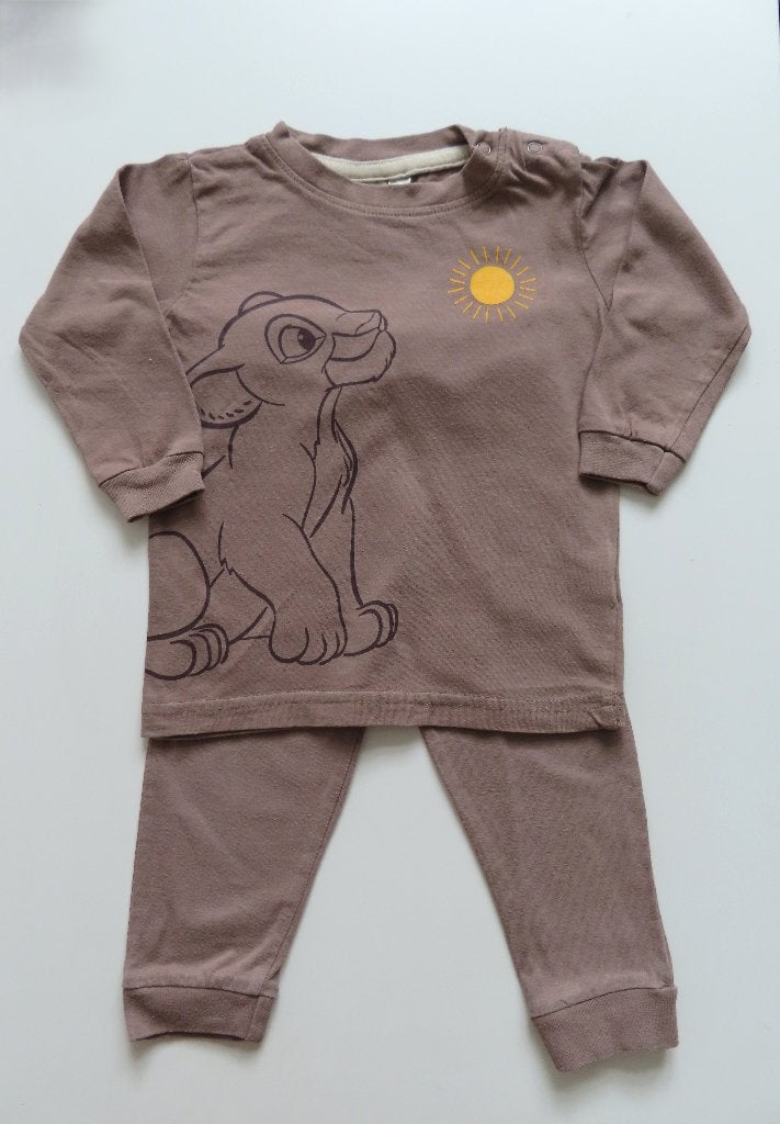 Disney Baby Lion King Pyjama Huispak Bruin mt 80 (L109), Ophalen of Verzenden, Zo goed als nieuw, Jongetje, Nacht- of Onderkleding
