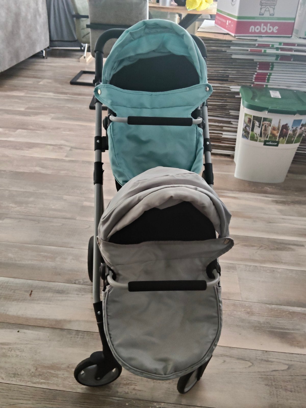 poppen duo kinderwagen en de kleur is turquoise en grijs, Ophalen