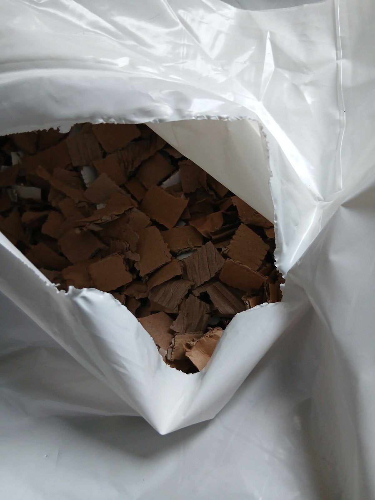3 zakken 25kg papiersnippers bodembedekking, Ophalen, Nieuw