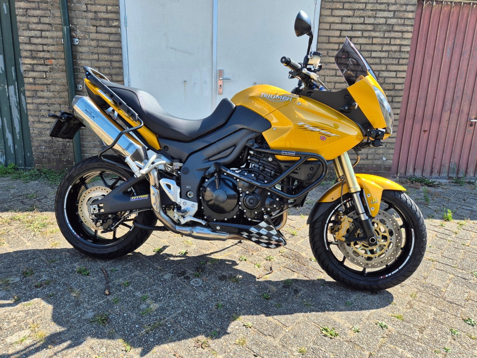 Triumph Tiger 1050. Bj.2007, Motorrijbewijs A, Cavemen_Parts@hotmail.com, 3 cilinders, 1050 cc