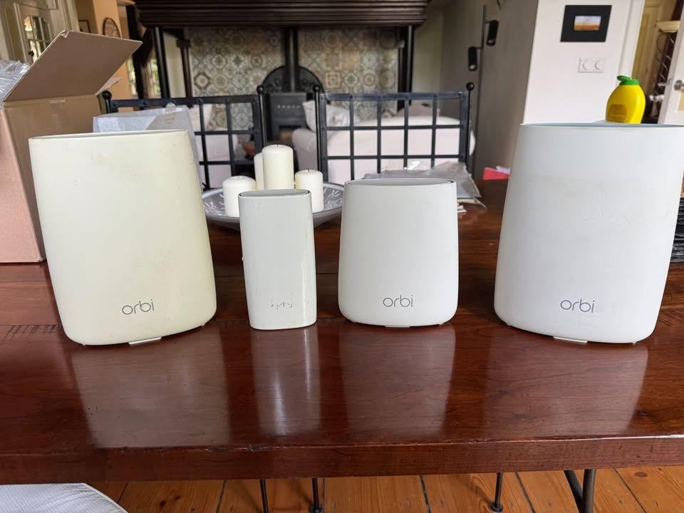 Netgear RBR50 Mesh Wifi system, Ophalen of Verzenden, Gebruikt, Router, Netgear