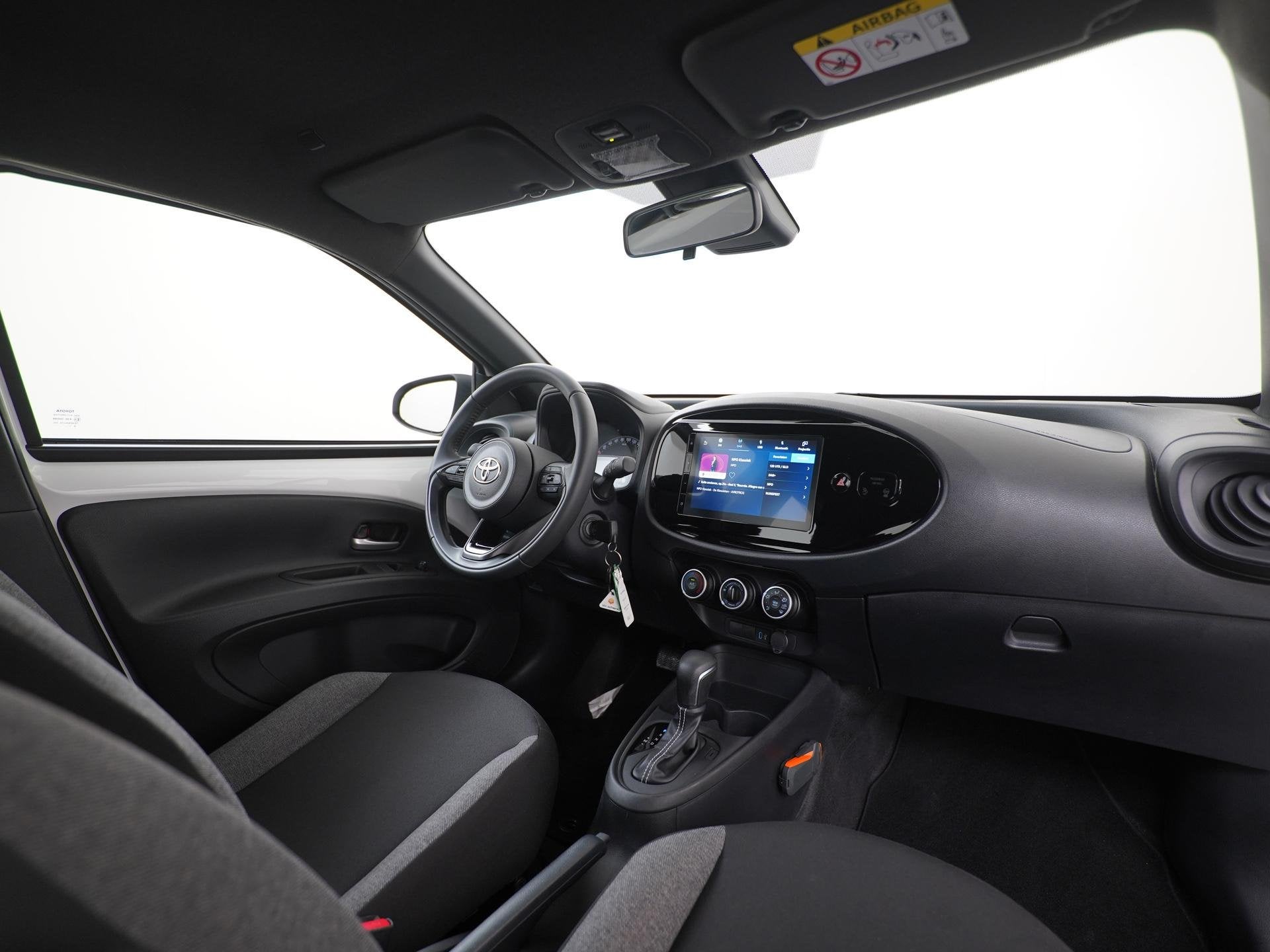 Toyota Aygo X 1.0 VVT-i S-CVT Play Automaat | Camera | Apple, 12 maanden, Stof, Gebruikt, Euro 6