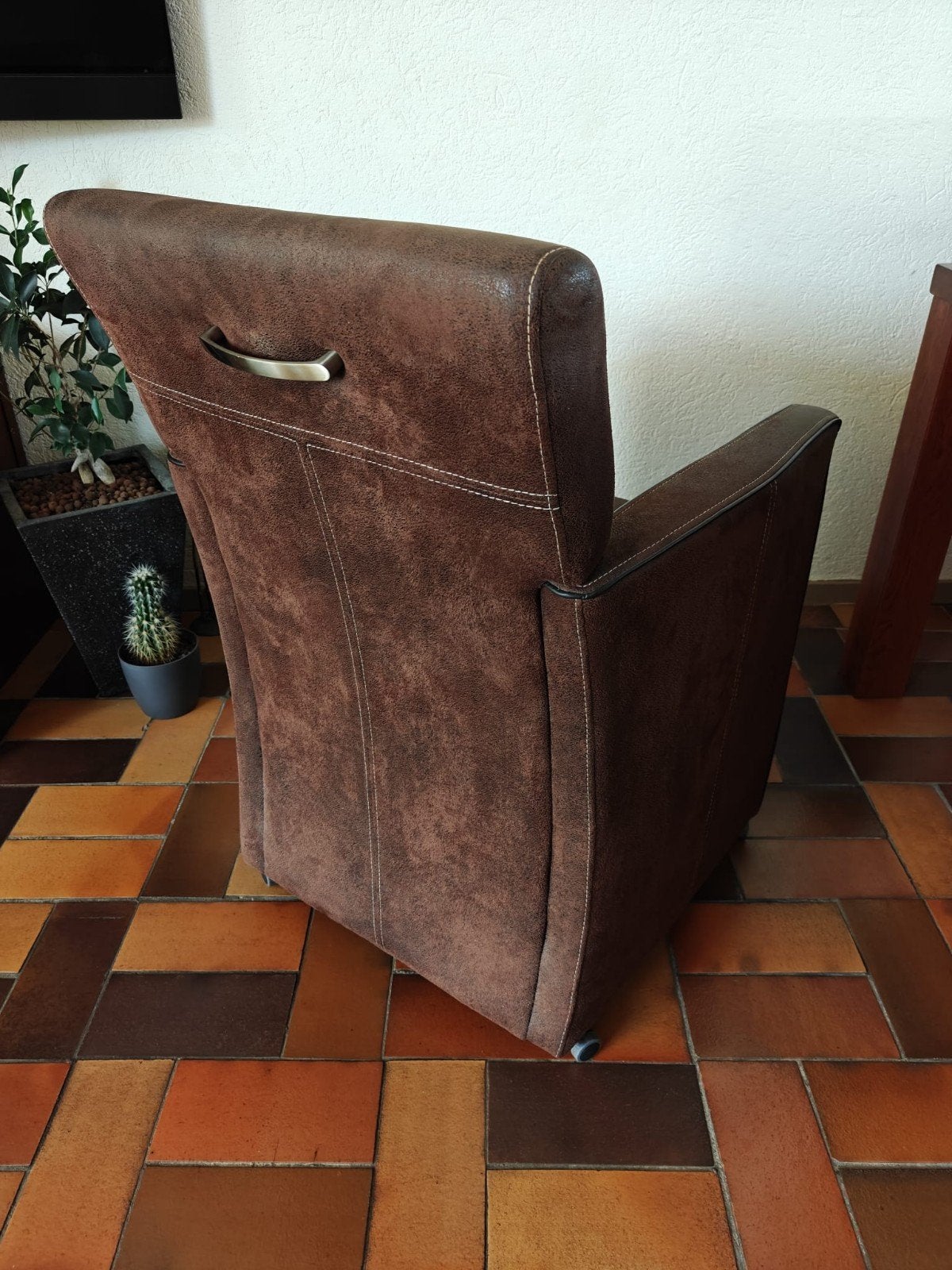 Foto 3 van 6 gratis leren eetkamerstoelen met wieltjes