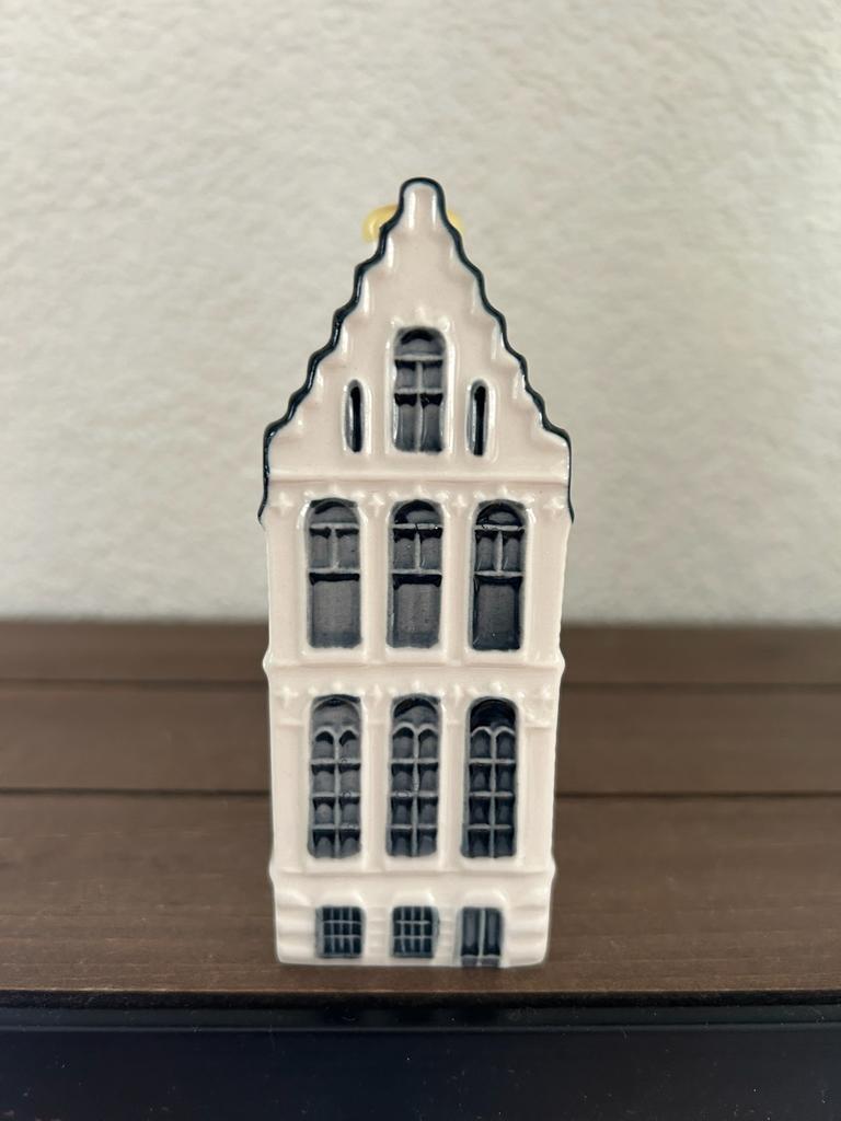 KLM Huisje nr. 52, Ophalen of Verzenden, Zo goed als nieuw, 41 t/m 60, Gevuld