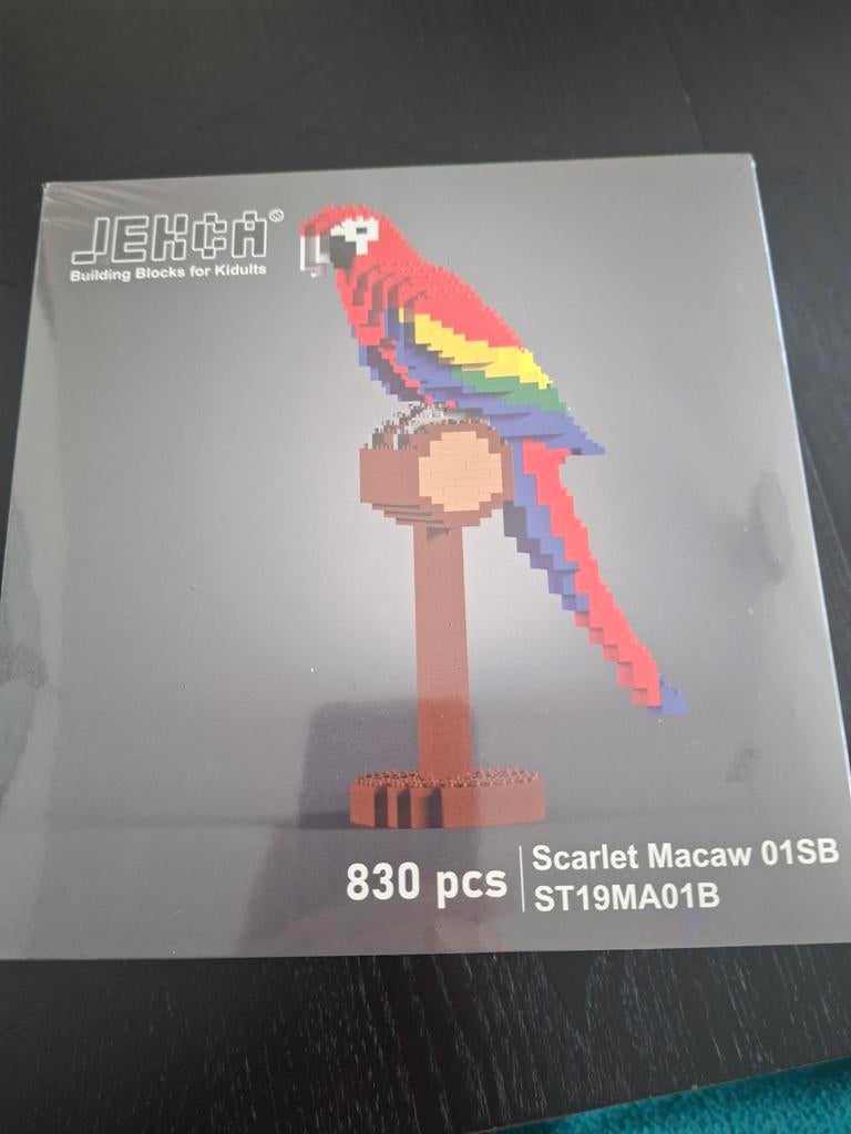 JEKCA. Gesealed nieuw. Scarlet Macaw 01SB, Ophalen of Verzenden, Nieuw, 1:35 tot 1:50
