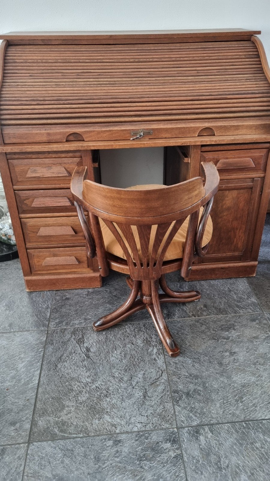 te koop  eikenhout  buro met leren schrijf gedeelte., Ophalen of Verzenden