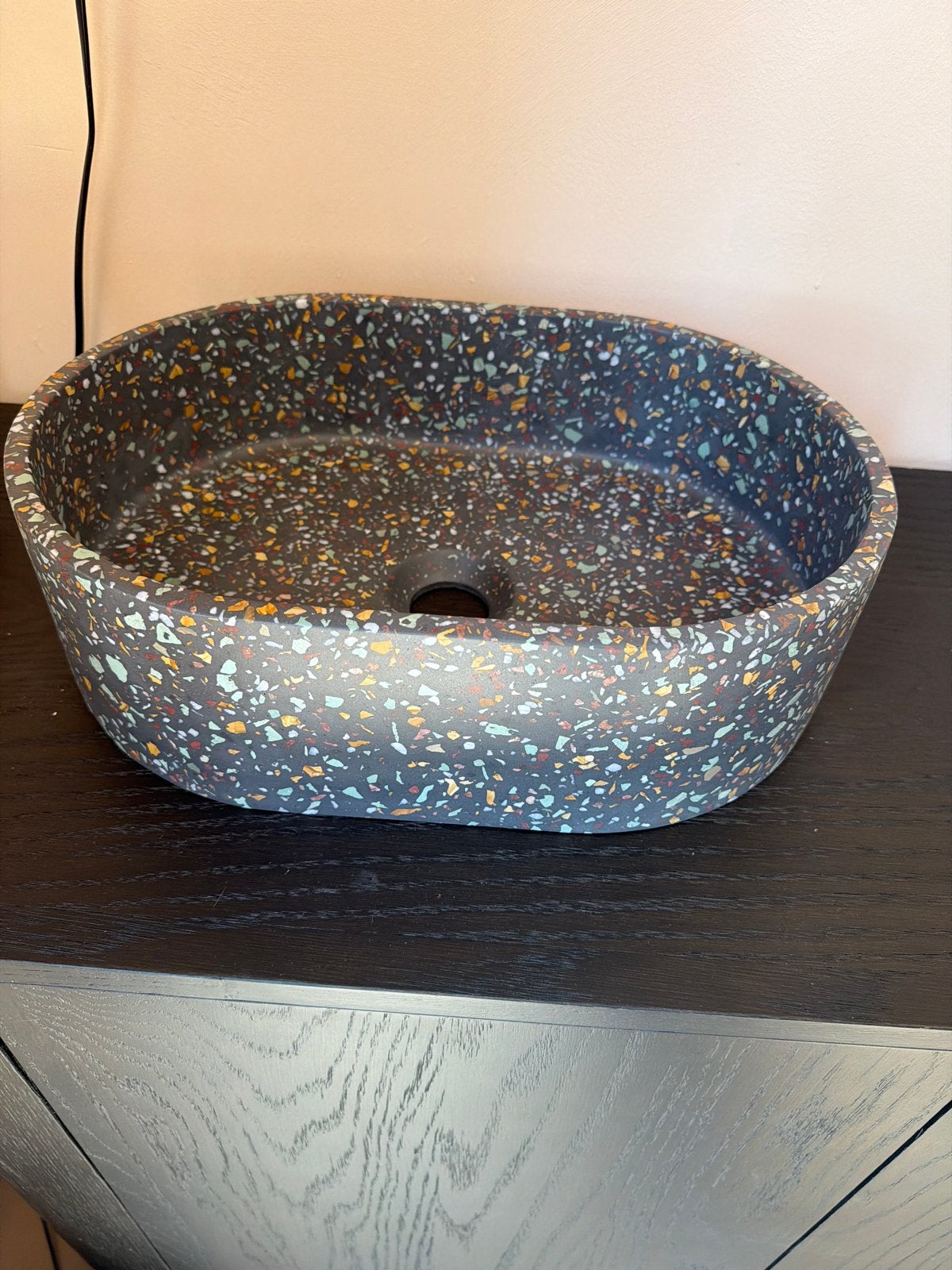 Nieuwe waskom met terrazzo-look, kleine vlekjes, Ophalen of Verzenden, Nieuw, Wastafel