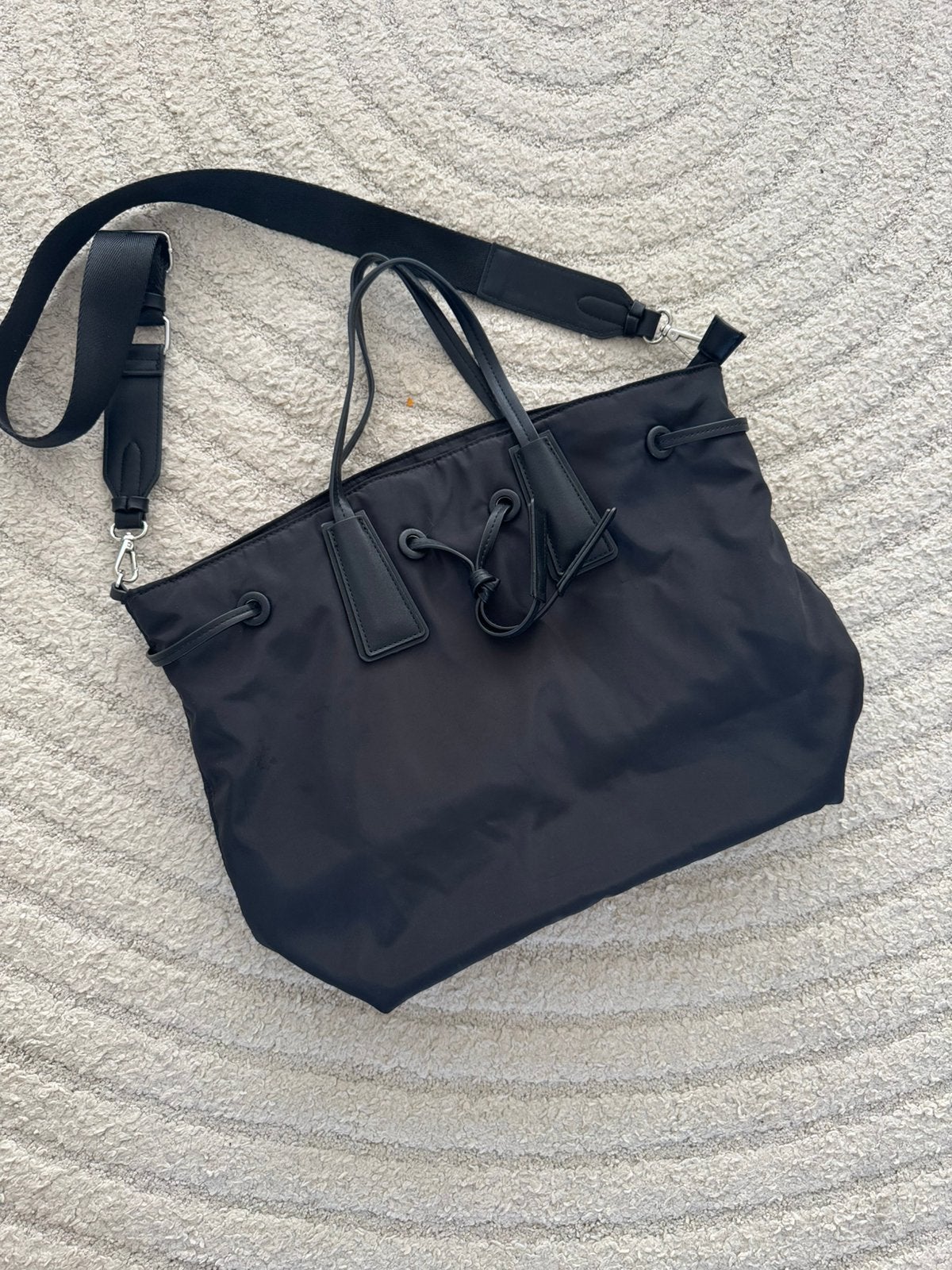 Zara Zwarte shopper/schoudertas met trekkoord, Ophalen of Verzenden, Zo goed als nieuw, Zwart, Shopper