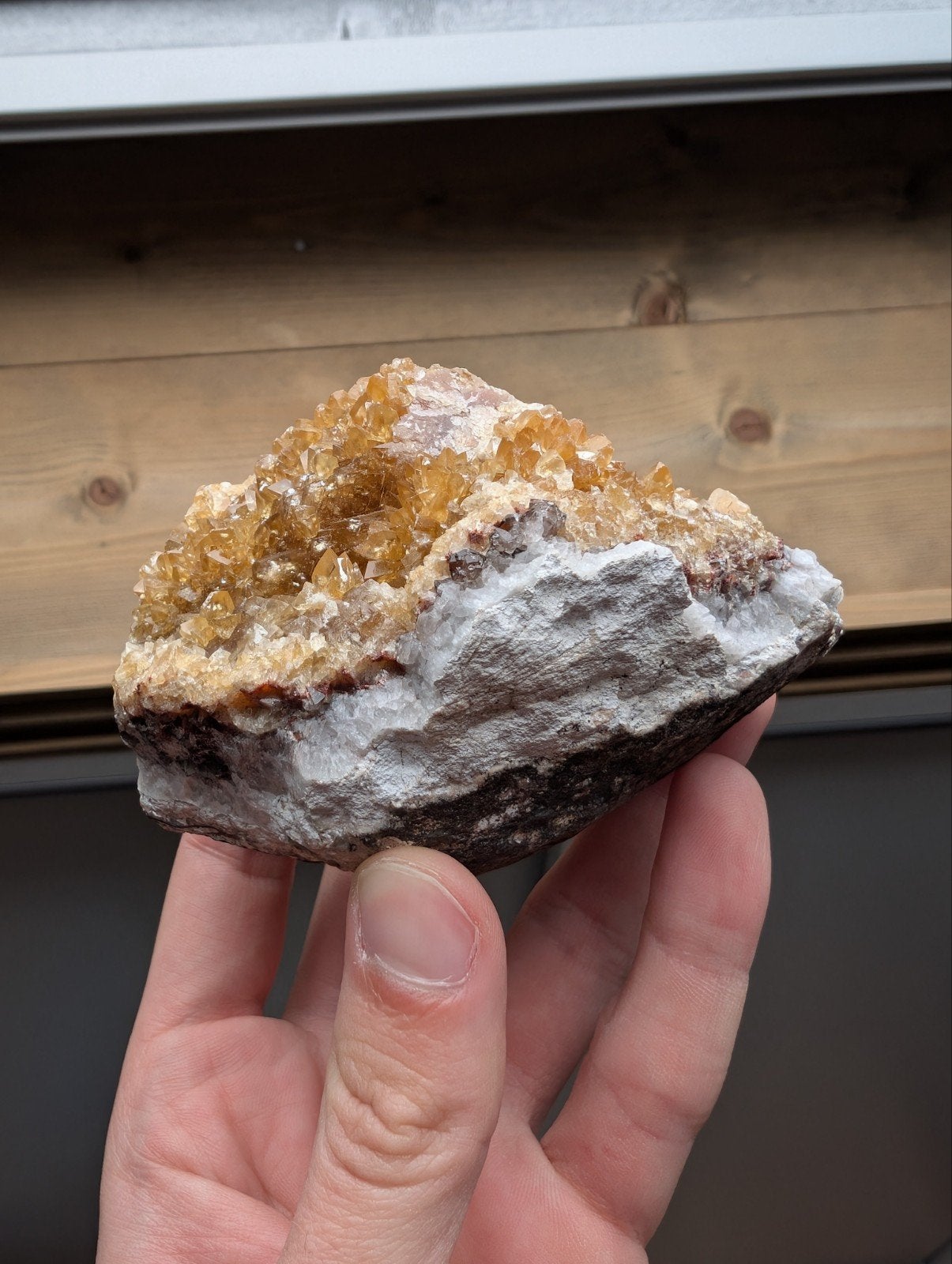 Calciet op rookkwarts uit de Juchem groeve in Duitsland, Ophalen of Verzenden, Mineraal