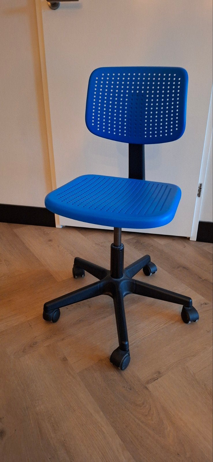 Blauwe kinder bureaustoel, Ophalen, Gebruikt, Blauw