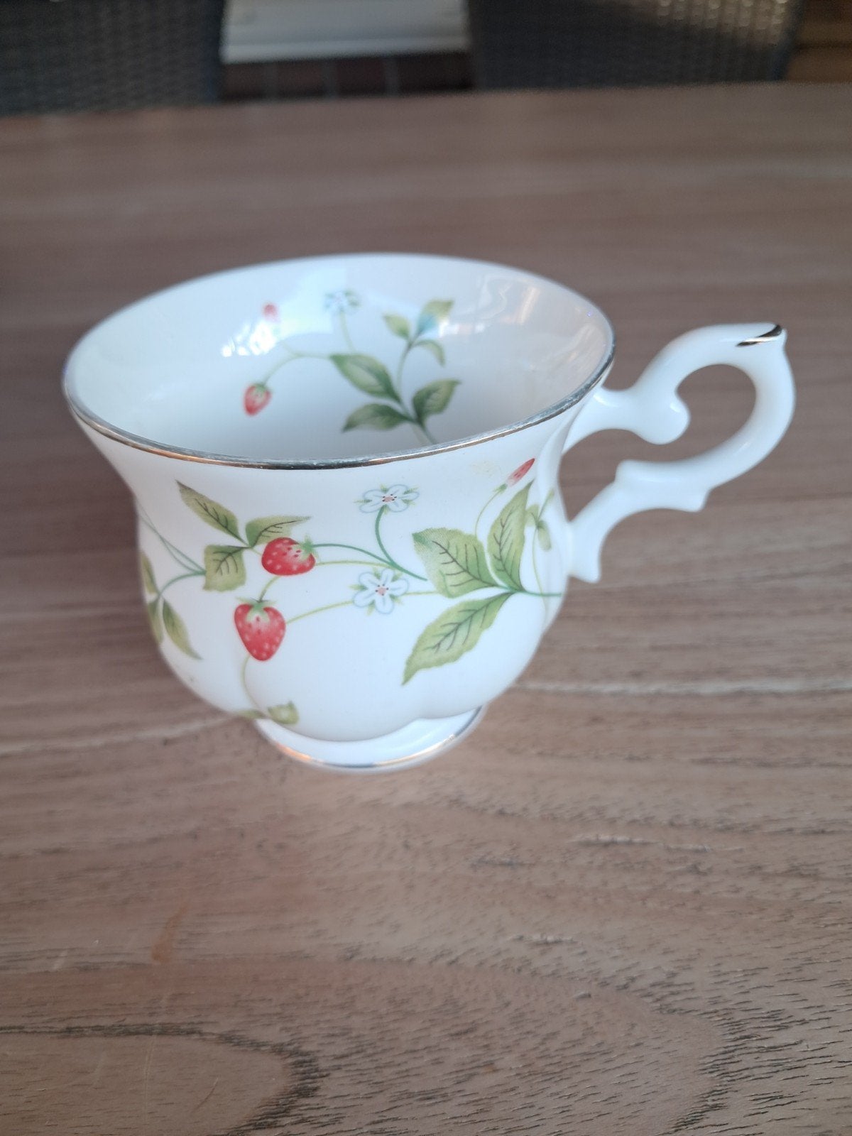 Royal Canterbury Strawberry Field Kopje, Huis en Inrichting, Keuken | Servies, Gebruikt, Overige merken, Klassiek, Ophalen of Verzenden