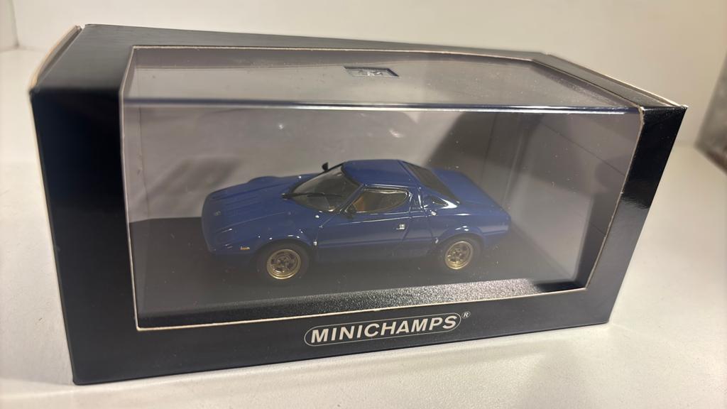 Lancia stratos bleu minichamps 1.43