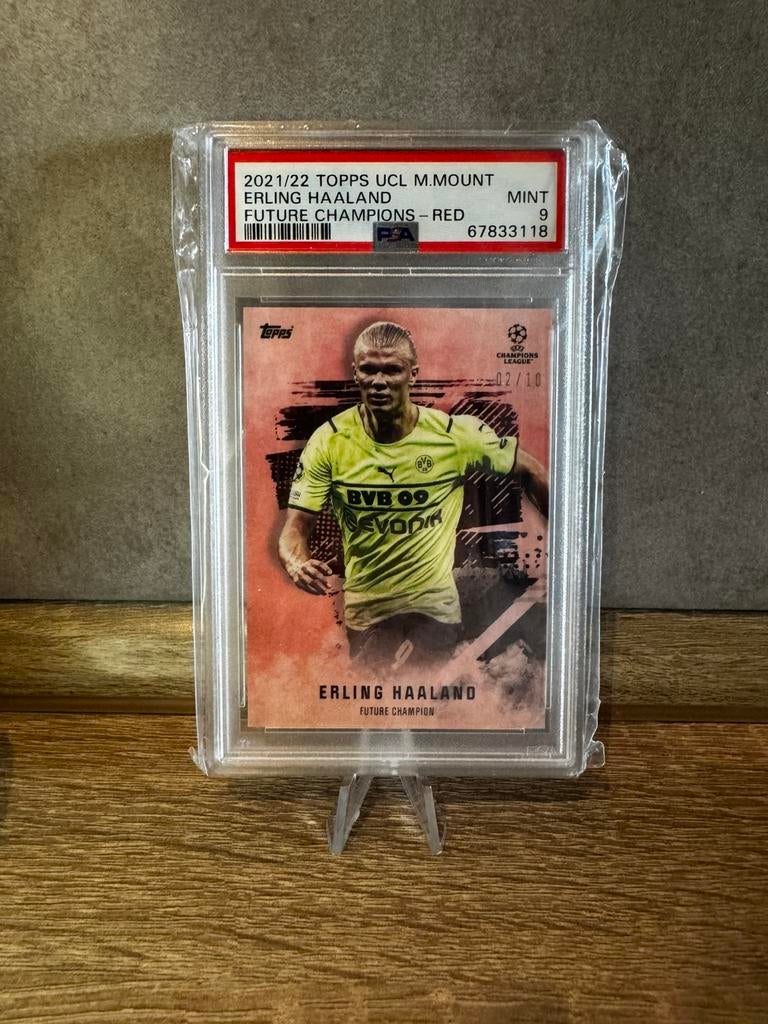 PSA 9 HAALAND /10 RED TOPPS MASON MOUNT FUTURE CHAMP, Ophalen of Verzenden, Nieuw, Plaatje