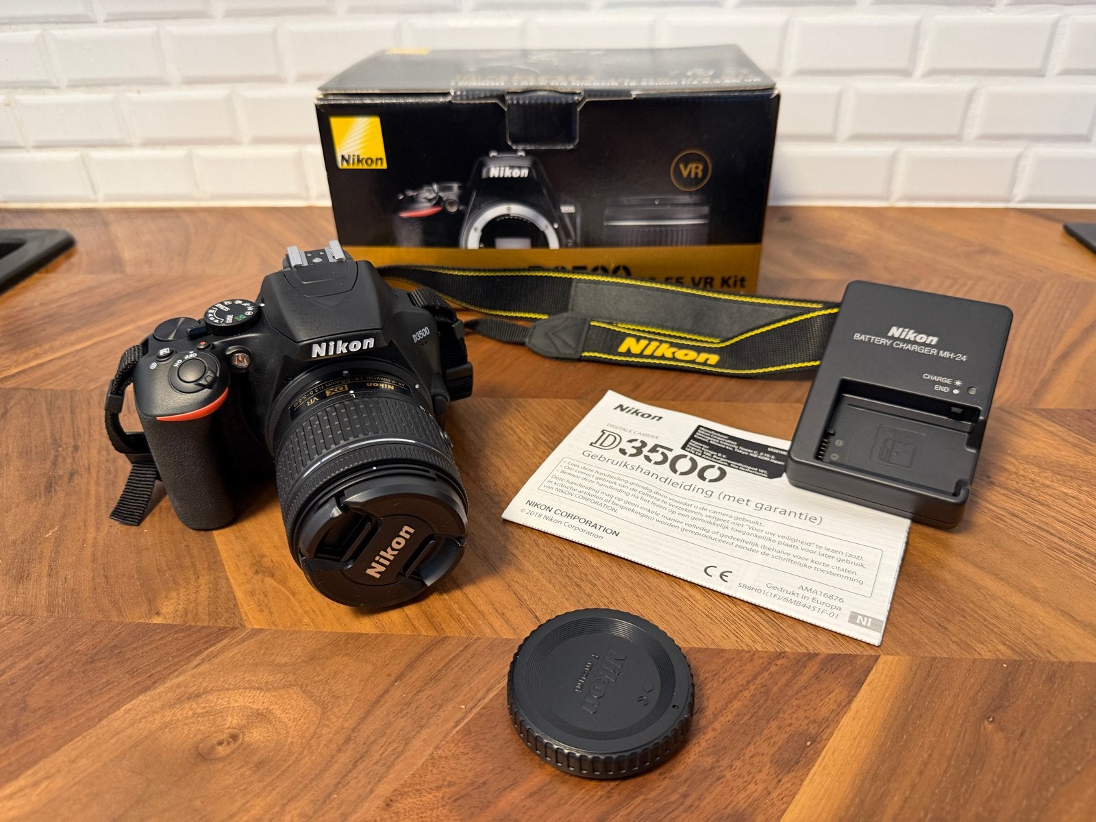 Nikon D3500 spiegelreflexcamera met 18-55mm VR lens, Spiegelreflex, Beeldstabilisatie, Ophalen of Verzenden, Zo goed als nieuw