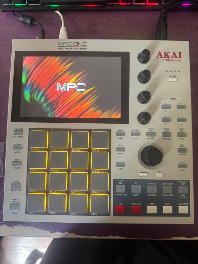 AKAI MPC One - Music Production Center, Ophalen of Verzenden, Zo goed als nieuw, Overige merken