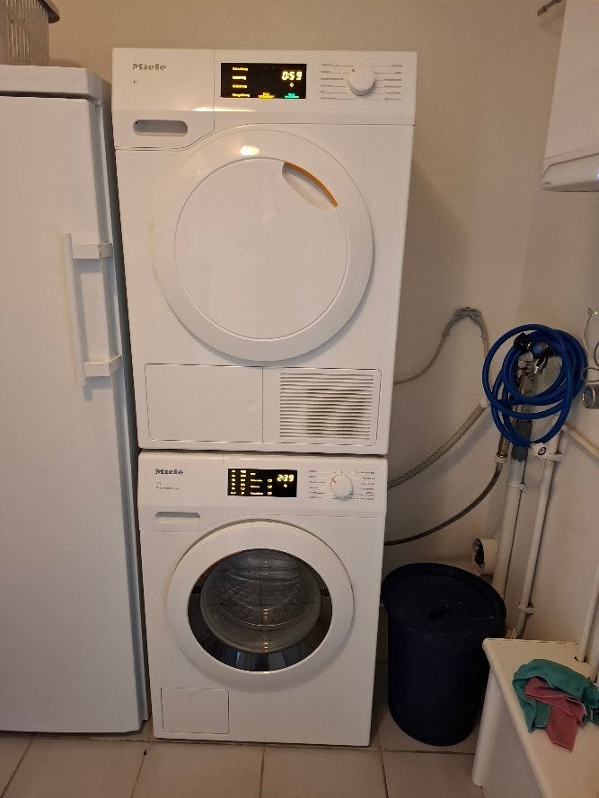 Miele wasmachine en Miele Droger, Ophalen, 1200 tot 1600 toeren, Energieklasse A of zuiniger, Zo goed als nieuw