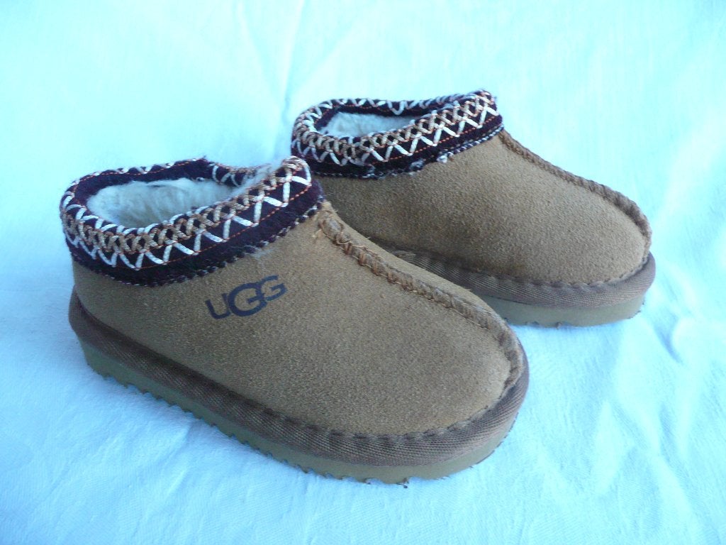 Bruine Ugg pantoffels Tasman, Uggs maat 21, practisch nieuw, Slofjes, Meisje, Nieuw, Ophalen of Verzenden