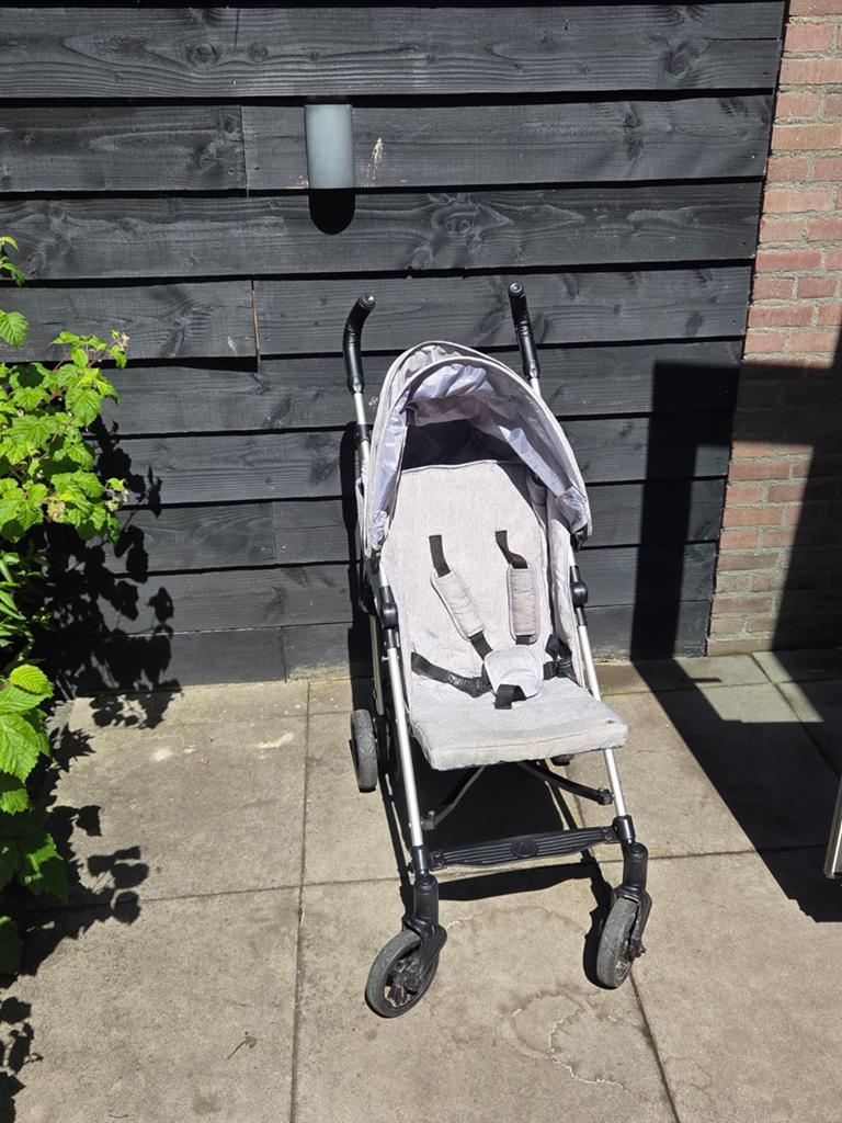 Lichtgrijze buggy van Topmark met zonnekap, Kinderen en Baby's, Buggy's, Ophalen, Gebruikt, Overige merken, Verstelbare rugleuning