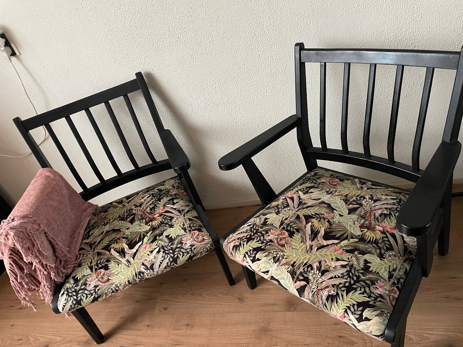2 Vintage houten fauteuils botanisch jungle print, Huis en Inrichting, Fauteuils, Ophalen, Gebruikt, 75 tot 100 cm, 50 tot 75 cm