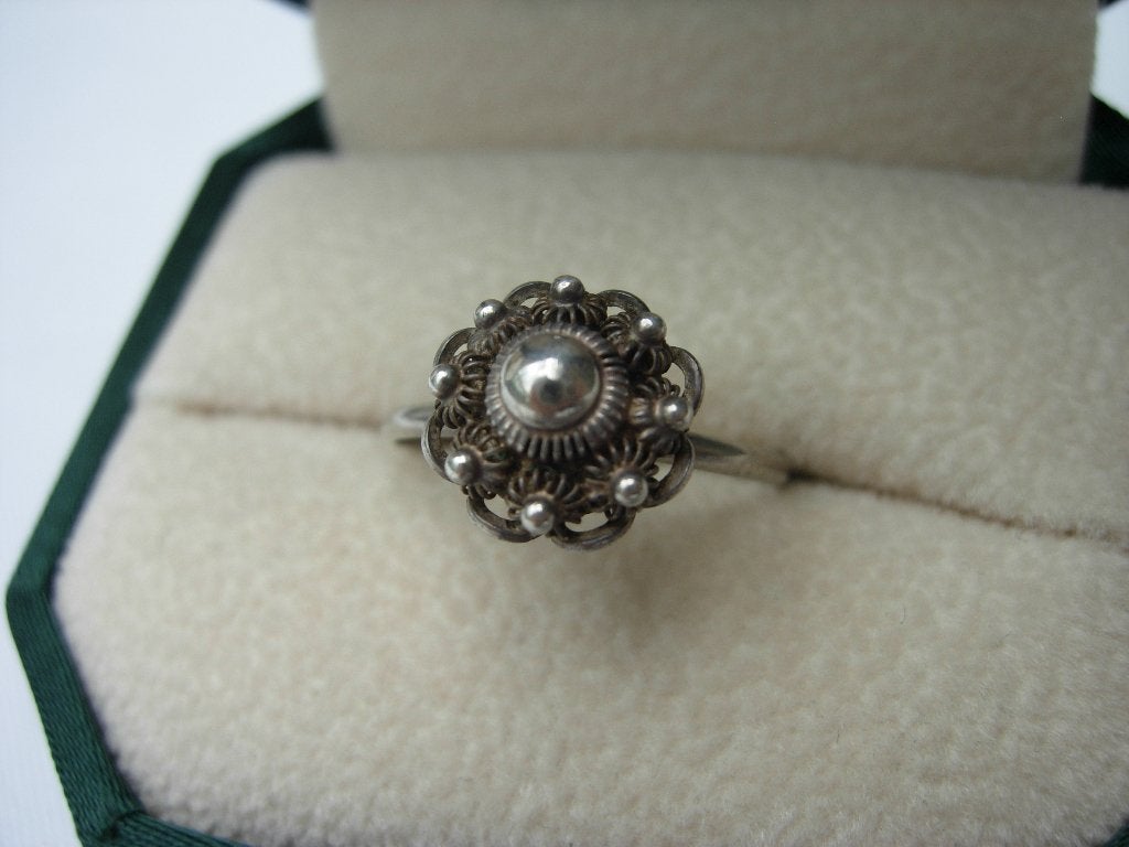 ZILVEREN ZEEUWSE KNOP RING., Verzenden, Zilver, Ring