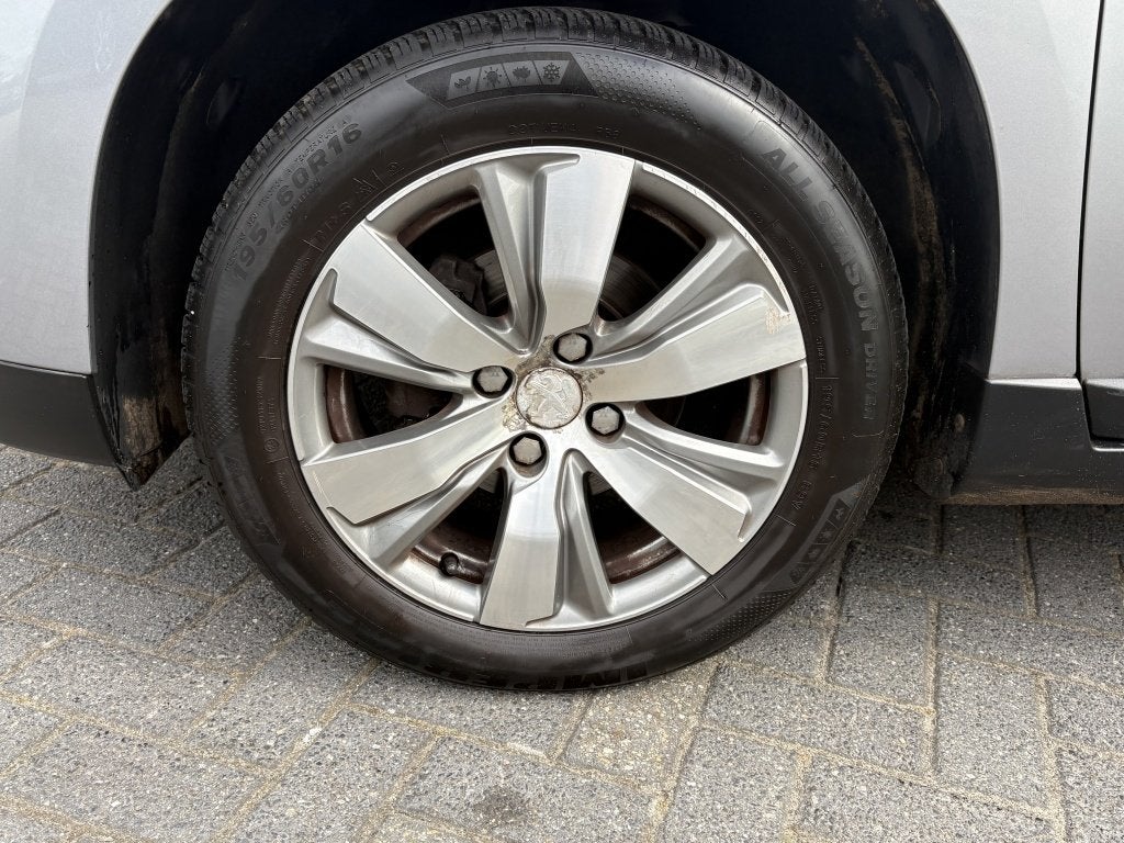 Peugeot 2008 1.2 VTi Allure TREKHAAK | NAVIGATIE | AIRCO | L, Auto's, Peugeot, Euro 5, 1199 cc, 82 pk, Bedrijf
