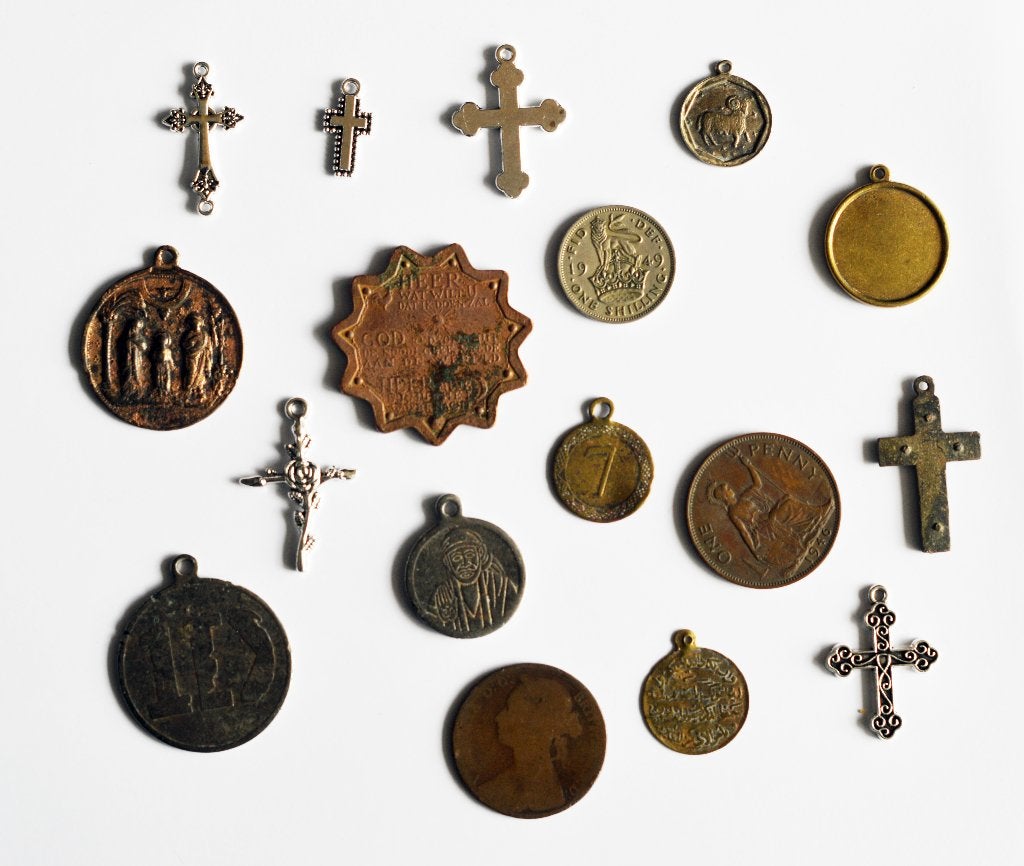 Partij religeuze bedels god kruis geloof, Overige merken, Overige materialen, Nieuw, Ophalen of Verzenden