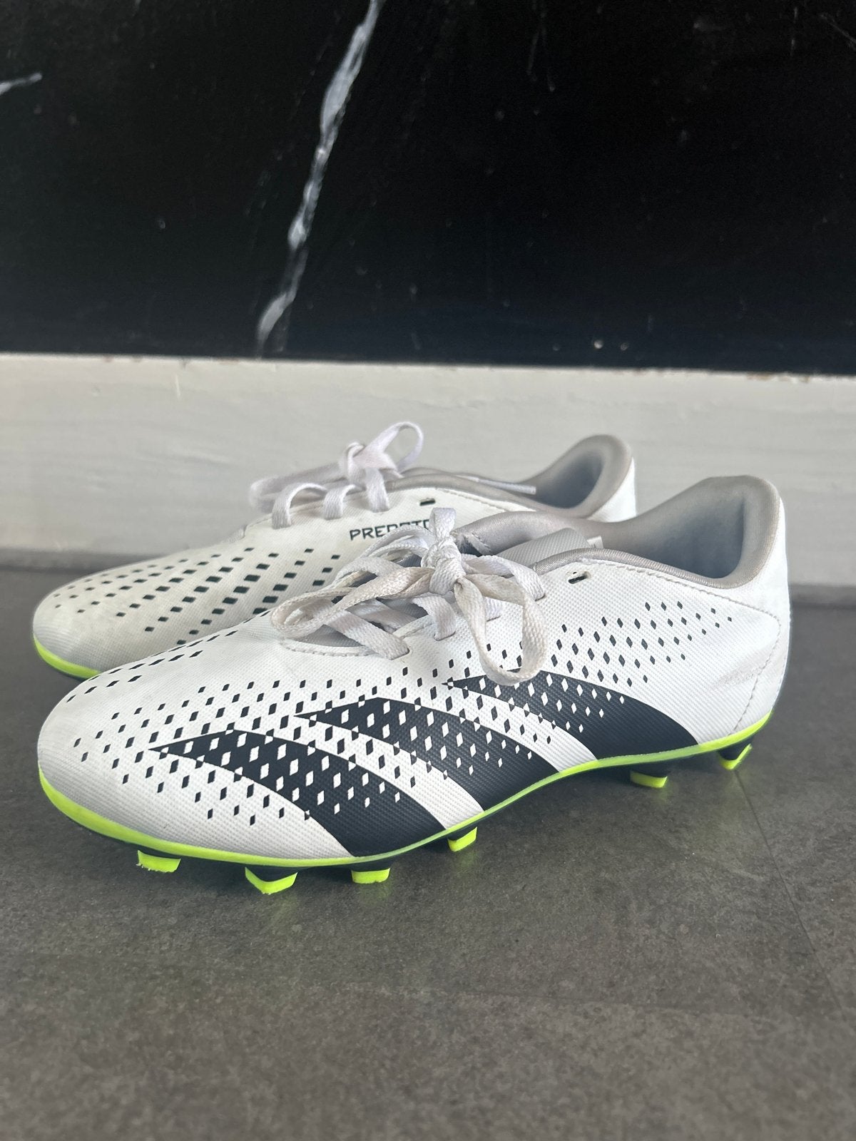Adidas voetbalschoenen - Maat 35, Maat XS of kleiner, Schoenen, Ophalen of Verzenden, Zo goed als nieuw