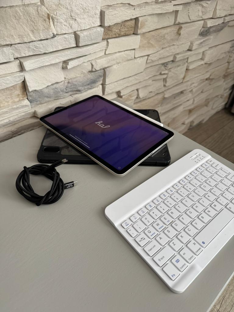 iPad Air 5 Met veel extras!, 10 inch, Apple iPad Air, Ophalen of Verzenden, Zo goed als nieuw