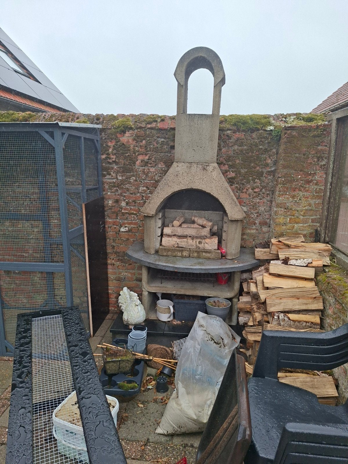 Gratis betonnen BBQ - snel ophalen!, Tuin en Terras, Vuurkorven, Ophalen of Verzenden, Gebruikt