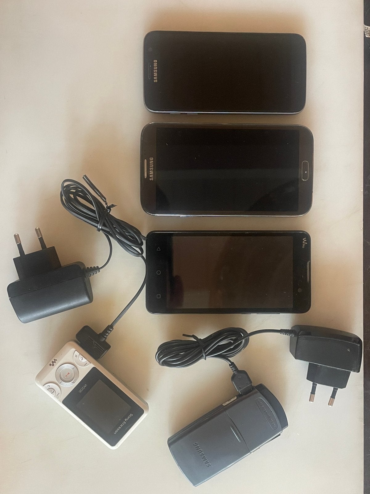 Partij telefoons, 3 x Samsung, 1x Sony Ericsson, 1x Wiko, Ophalen of Verzenden, Gebruikt, Zwart