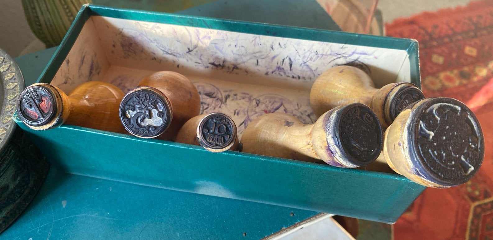 Vintage muntstempels in doos -, Ophalen of Verzenden, Gebruikt, Houten stempel