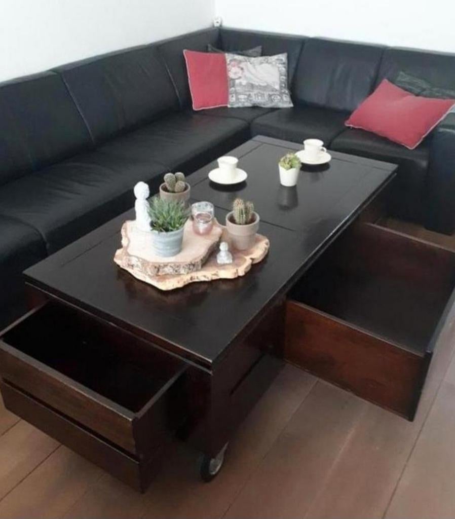 MASSIEF HOUTEN SALONTAFEL OP WIELEN 1.40 CM X 0.70 CM TAFEL, Huis en Inrichting, Ophalen